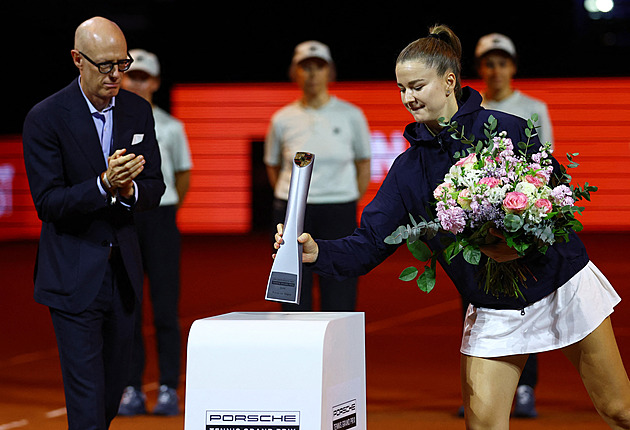 Muchová titul ve Stuttgartu nezískala, ve finále podlehla suverénní Rybakinové