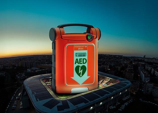 Na stadionu Slavie budou nově veřejně dostupné defibrilátory