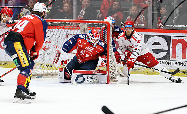 ONLINE: Třinec - Pardubice 2:0. Hosté ve třetí minutě mění brankáře