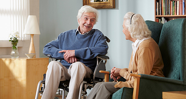 Dvě pětiny pečujících jsou na vše samy, starají se hlavně ženy, zjistil průzkum