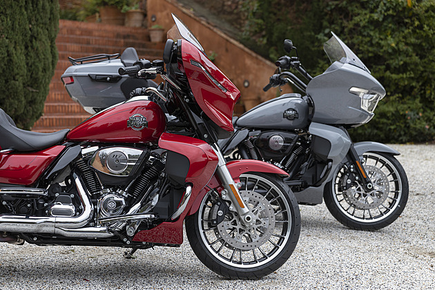 Králové silnic v testu. Silniční křižníky H-D hýří silou i majestátem