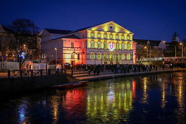 Přestavba KD Slavie stála stovky milionů, nikdo tam nechce kavárnu ani restauraci