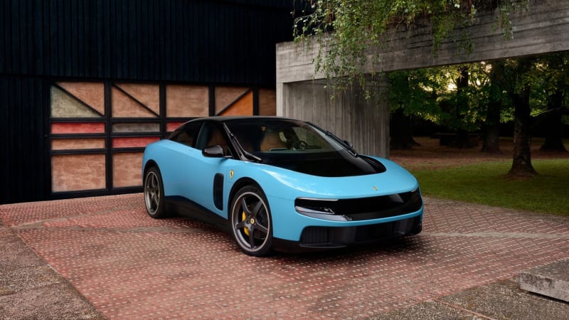 Ferrari představilo první elektromobil od designéra Applu. Reakce lidí byla překvapivá