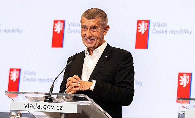 Lex Mrázová? Ať noví poslanci ukážou daňové přiznání, řekl Babiš. Ministryně se zastal