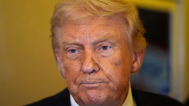 Jste pitomá, vpálil Trump moderátorce, zahodil mikrofon a odešel. Vytočily ho dotazy na volby