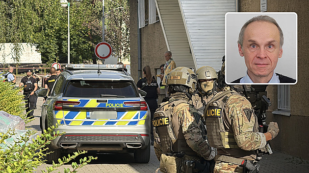 Po Čelákovicích jezdil ozbrojený muž. Policie rozšířila pátrání do dalších měst