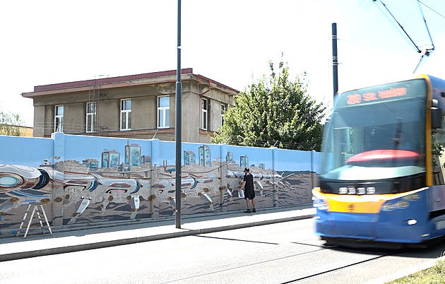 Krása města v pohybu. V Ruzyni vzniká obří mural, bude třetí nejdelší v Evropě