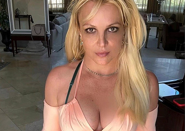 Britney Spears by chtěla dítě. Kytary mi připomínají mimozemská miminka, říká