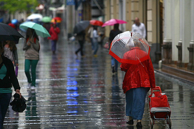 Vlna veder končí. Meteorologové řekli, kdy a o kolik se ochladí