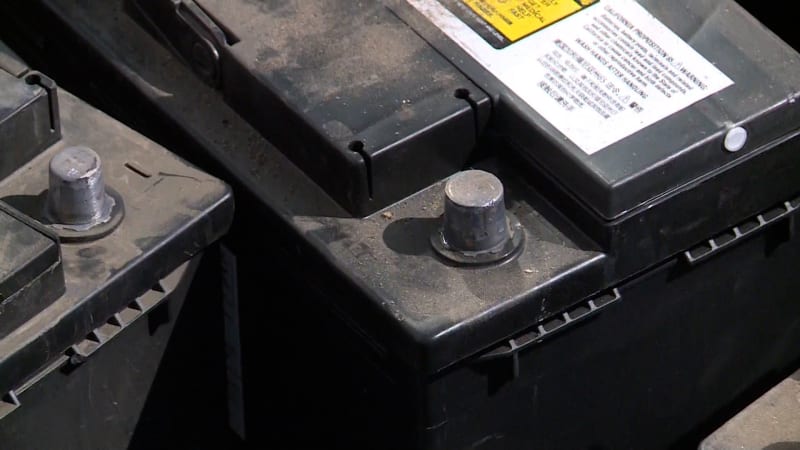 Tropy jako zabiják autobaterií. Vysoké teploty škodí více než mrazy, tvrdí odborník