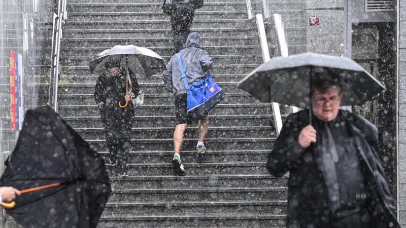 V Česku udeří velmi silné bouřky, vichr a krupobití. RADAR ukazuje, zda dorazí i k vám