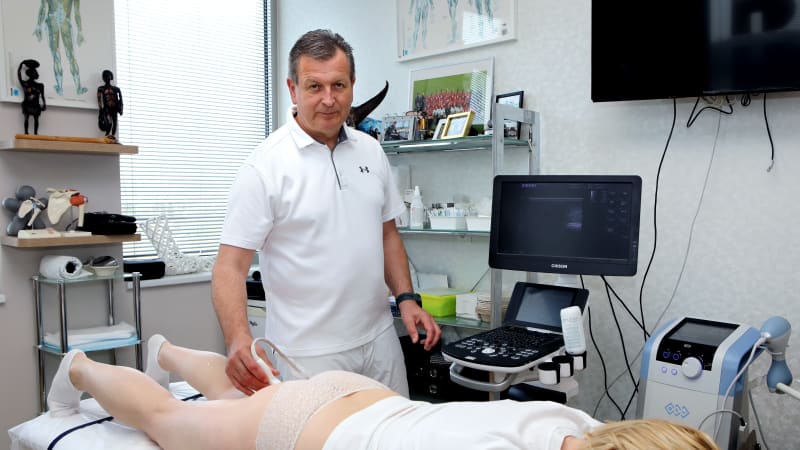 Tři týdny klidu při natržení svalu? Z dnešního pohledu nepochopitelné, říká lékař Barna