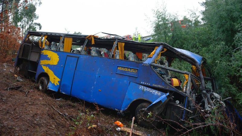 Tragická havárie autobusu: Vůz se školáky se na Kapverdách zřítil ze srázu, zemřelo 25 osob