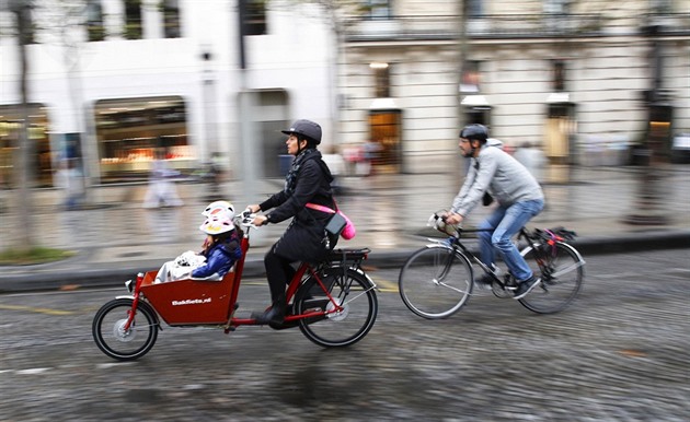 Na třicítce jel padesátkou. Za řidítky platí pravidla jako za volantem