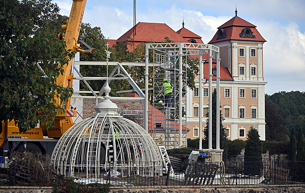 Ozdobí ho dobová květena, bude hostit svatby. Zámecký skleník se vrací do Valče