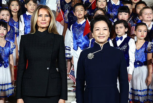 Čínská první dáma poutá pozornost. S Melanií mluvila anglicky bez tlumočníka
