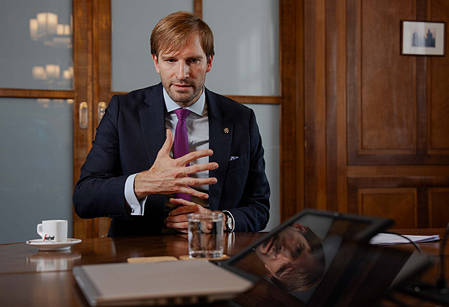 Za dlouhé čekání na operaci bude postih. Změny pomohou pacientům, líčí Vojtěch