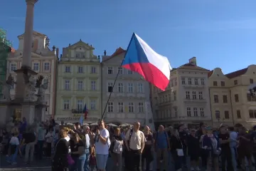 Milion chvilek v Praze demonstruje za účast ve volbách a proti populistům