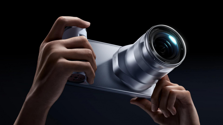 Huawei odhalilo externí objektiv pro řadu Mate 90: má palcový čip a stojí jako vlajkový telefon