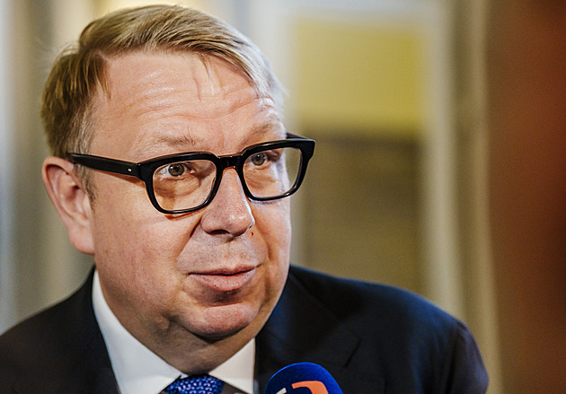 Jsme průmyslová země s řadou náročných profesí, hájí Juchelka důchodový strop