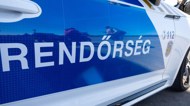 Bezohlednost po nehodě v Maďarsku. Ženu nechali zaklíněnou a utekli, následky ukazuje video