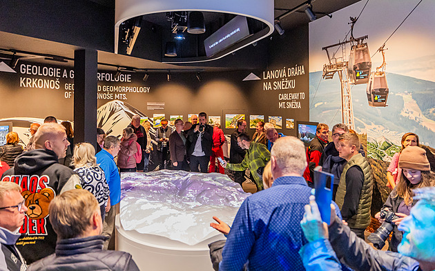Model hory, panoramatická projekce. Sněžku přibližuje nová expozice