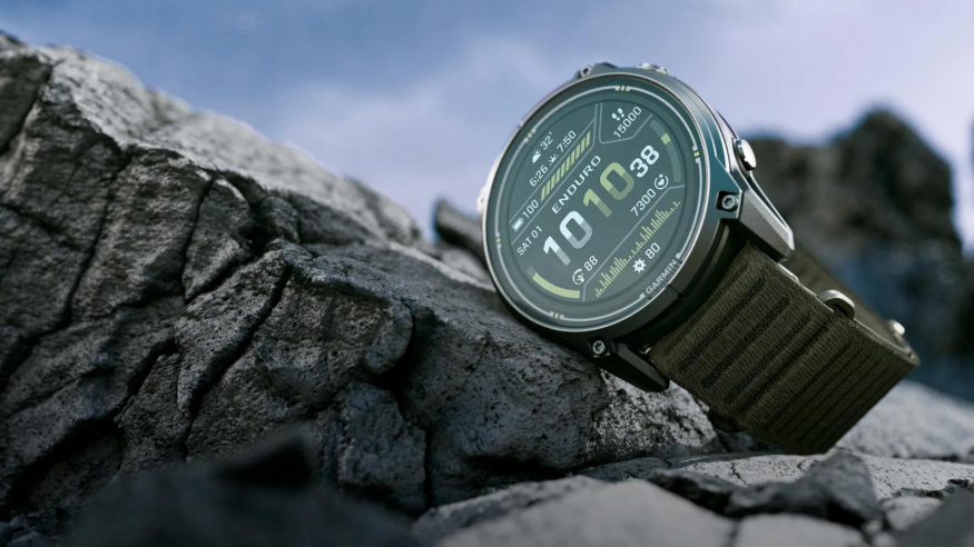 Vlajková loď pro nejnáročnější: Garmin představil hodinky Enduro 4 se solárním dobíjením