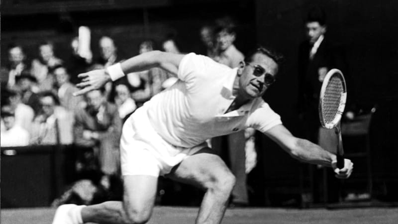 Vyhrál MS v hokeji i Wimbledon. Drobný byl úžasný obojživelník, emigroval po facce komunistovi