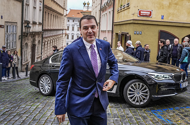 Volit tak, abych v Senátu někoho neviděl. Macinka naznačil strategii pro druhé kolo