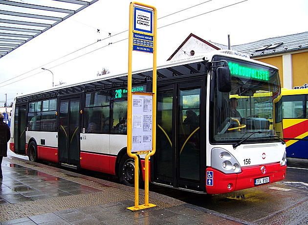Opava chce zpět autobusové nádraží. Uzel zastávek před stanicí vlaků kolabuje