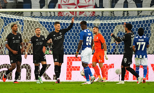 Schick po střídání proměnil dvě penalty, v Evropské lize skóroval i Šulc za Lyon
