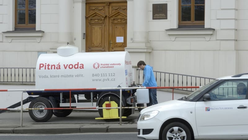 Bez vody zůstaly desítky tisíc Pražanů. Podívejte se, které oblasti mimořádná havárie zasáhla