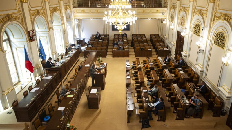 Sekání dotací i dárků pro voliče: Opozice předloží plán, jak srazit navrhovaný schodek