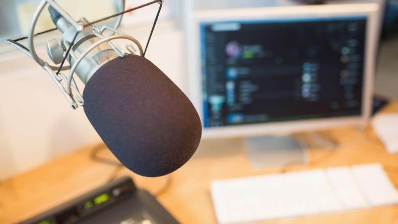 Král diskoték DJ Julo zemřel. Moderoval kultovní relaci na Fun Rádiu, kolegové truchlí
