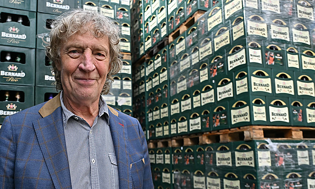 Byl to obchod více než riskantní. Bernard si k výročí připíjí svou whisky